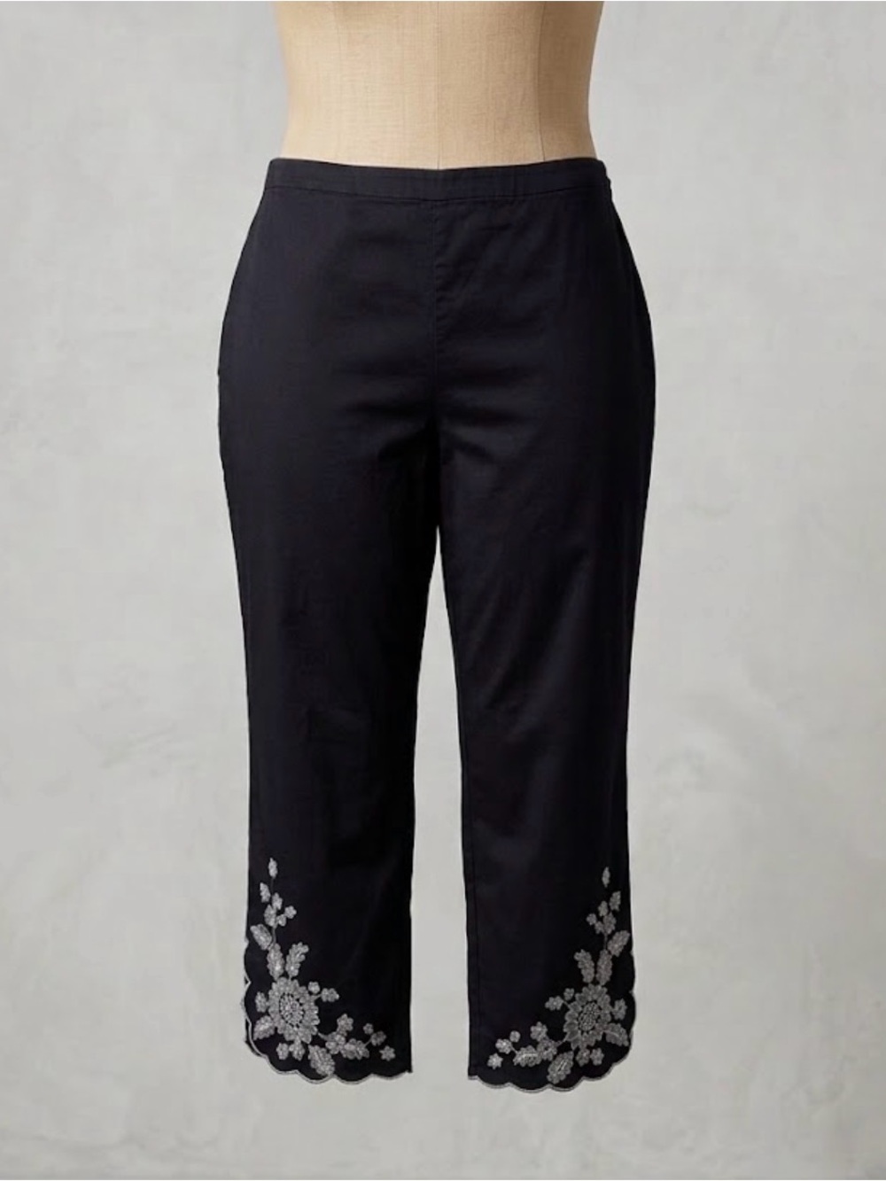 Nine & Co Floral Embroidered Scallop Capri Cropped Petite Pants Cottagecore 14P